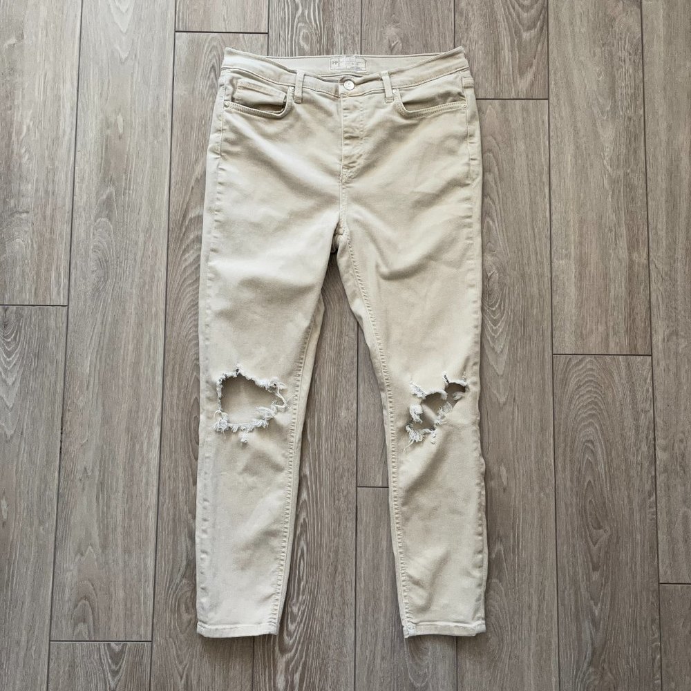 Free People | Distressed Cream Skinny Jeans - Size 31